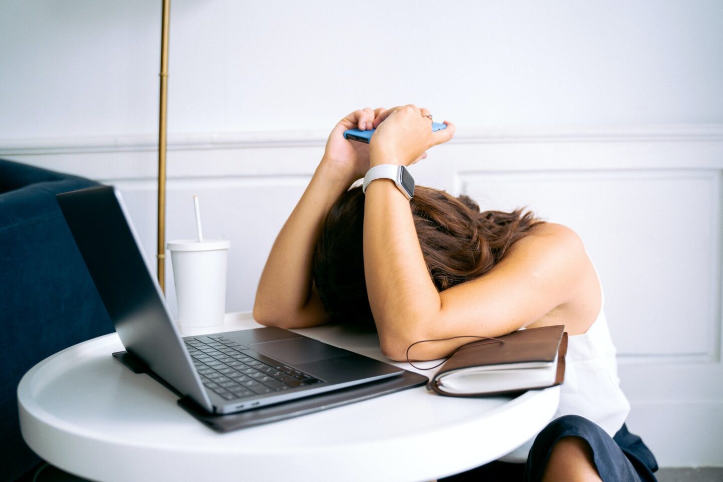 the-epidemic-of-being-overworked-can-burnout-lead-to-depression